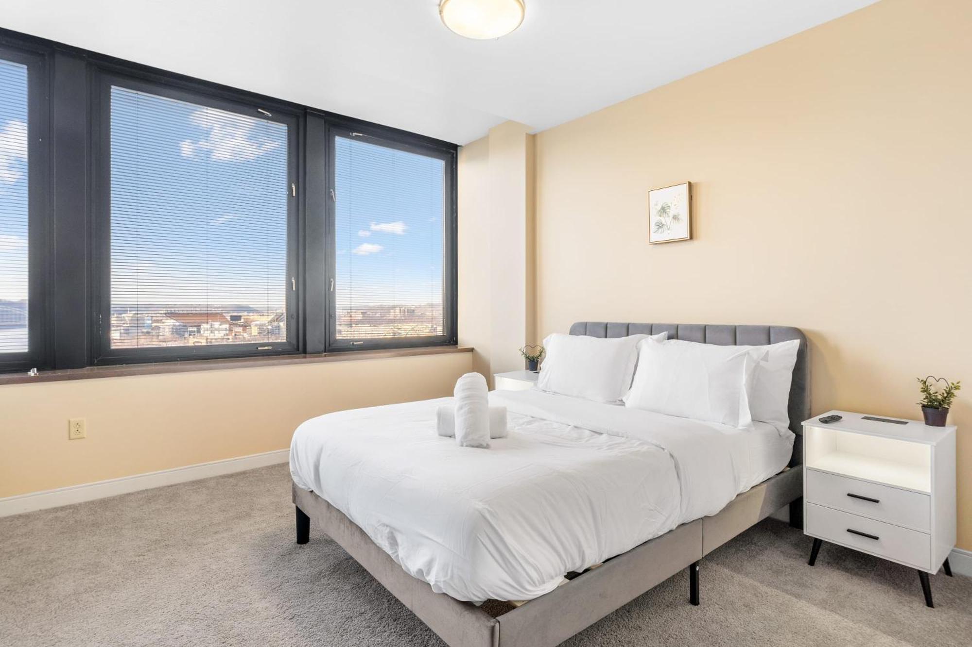 Luxury High Rise 1Bd River Views Downtown Pittsburgh Exterior photo