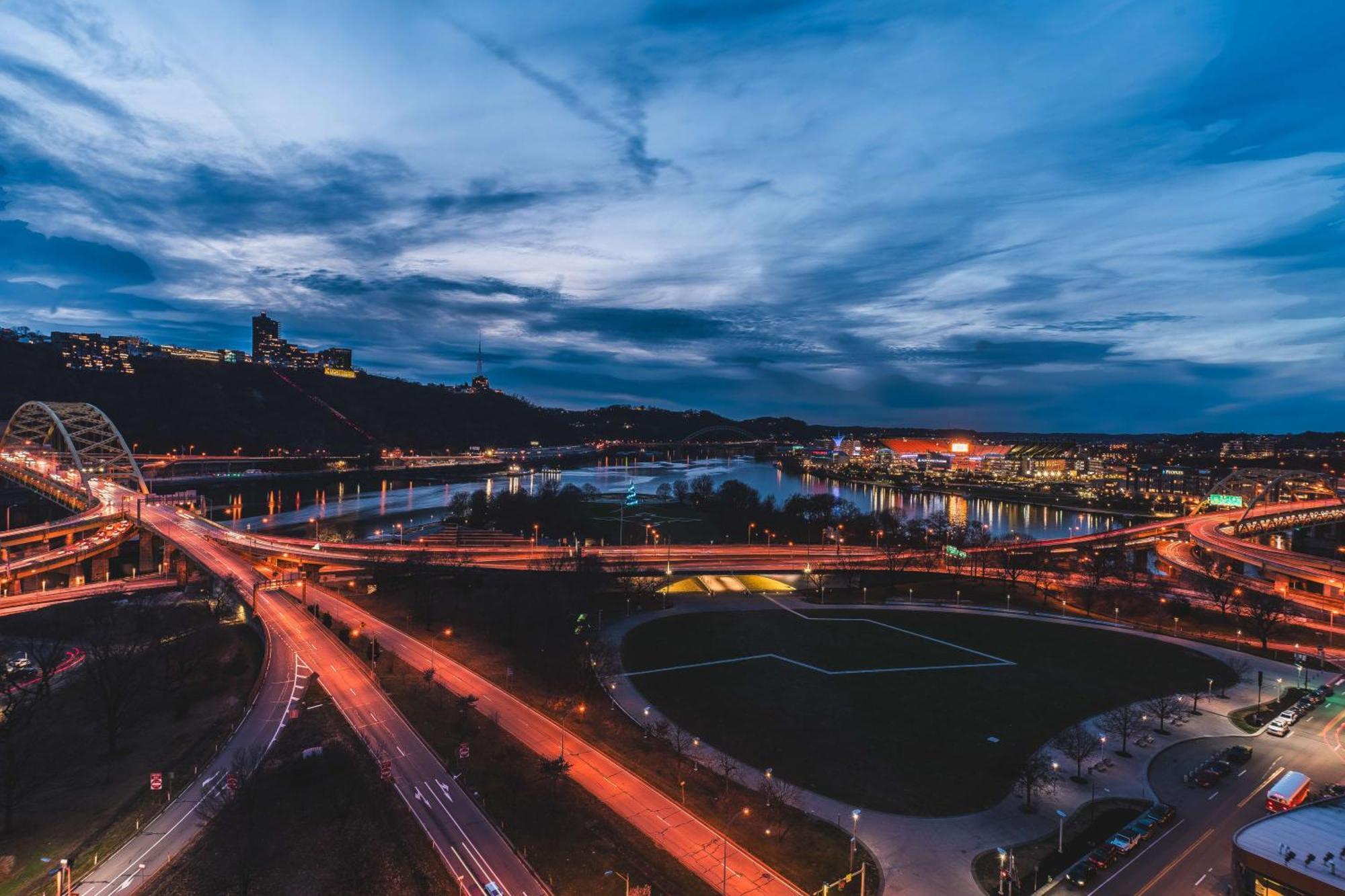 Luxury High Rise 1Bd River Views Downtown Pittsburgh Exterior photo