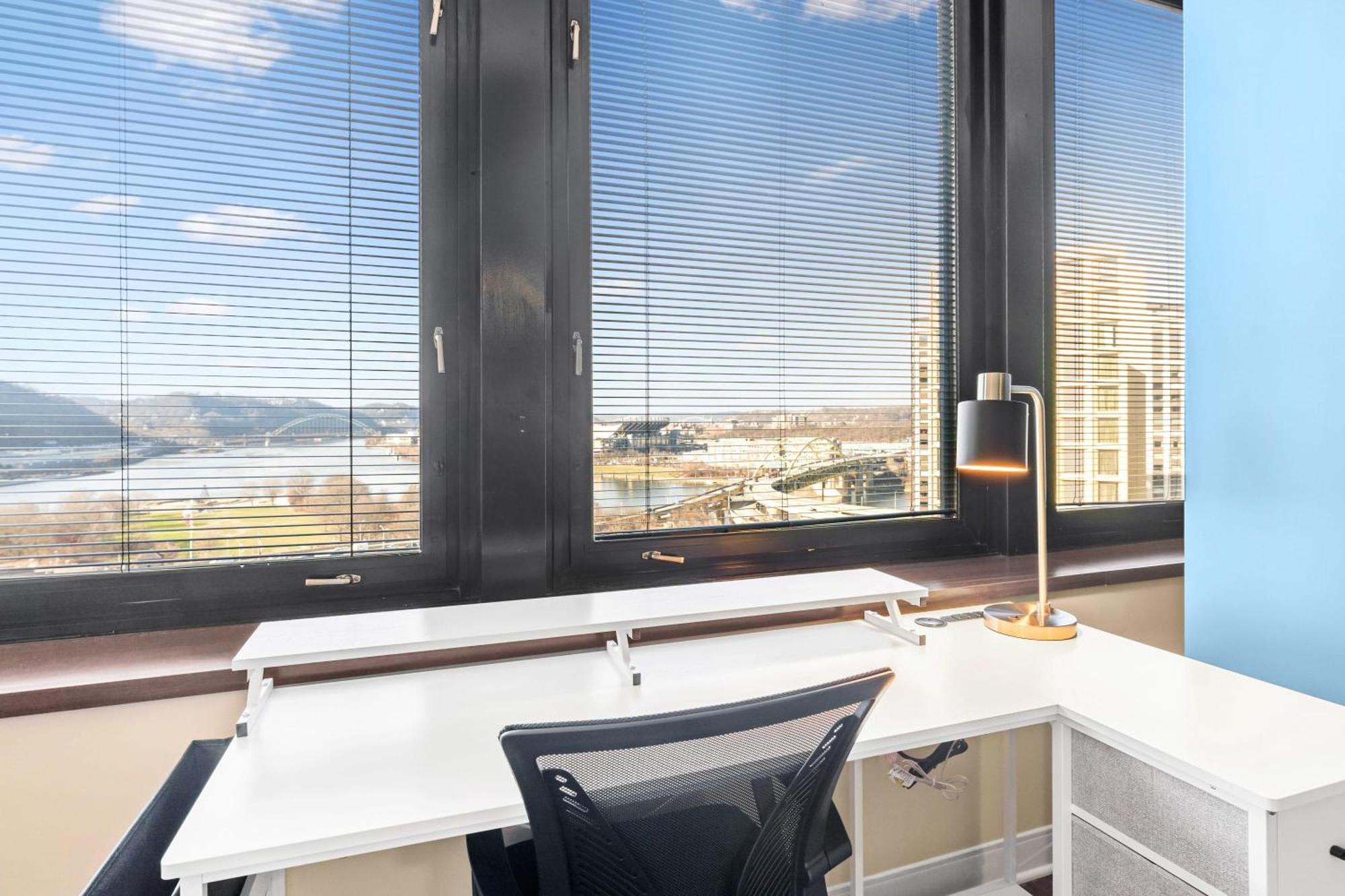 Luxury High Rise 1Bd River Views Downtown Pittsburgh Exterior photo